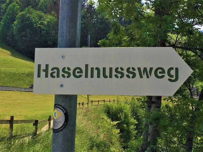 Haselnussweg Wegweiser